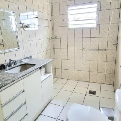 Casa Residencial com 100m², 5 quartos, 3 garagens, no bairro Carvoeira em Florianópolis