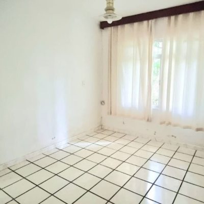 Casa Residencial com 100m², 5 quartos, 3 garagens, no bairro Carvoeira em Florianópolis