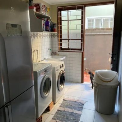 Casa Residencial com 295m², 5 quartos, 2 suítes, no bairro Córrego Grande em Florianópolis