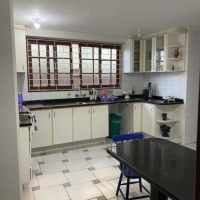 Casa Residencial com 295m², 5 quartos, 2 suítes, no bairro Córrego Grande em Florianópolis