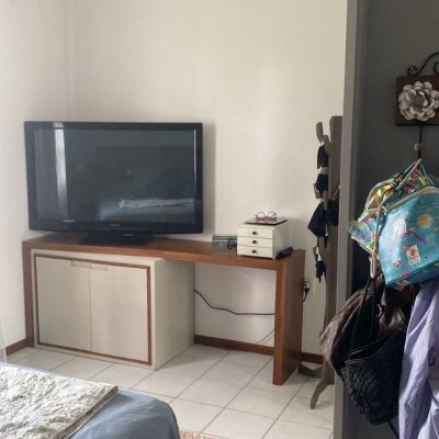 Casa Residencial com 295m², 5 quartos, 2 suítes, no bairro Córrego Grande em Florianópolis