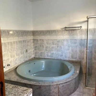 Casa Comercial com 295m², no bairro Córrego Grande em Florianópolis