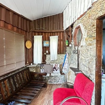 Casa Residencial com 125m², 4 quartos, 5 garagens, no bairro Barra Da Lagoa em Florianópolis