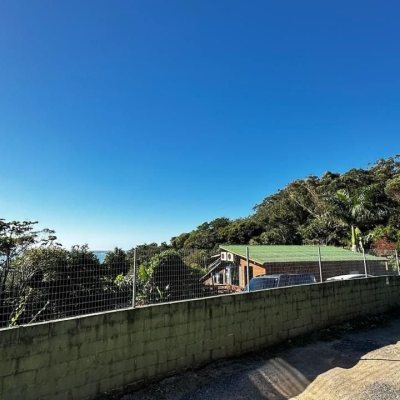 Casa Residencial com 125m², 4 quartos, 5 garagens, no bairro Barra Da Lagoa em Florianópolis