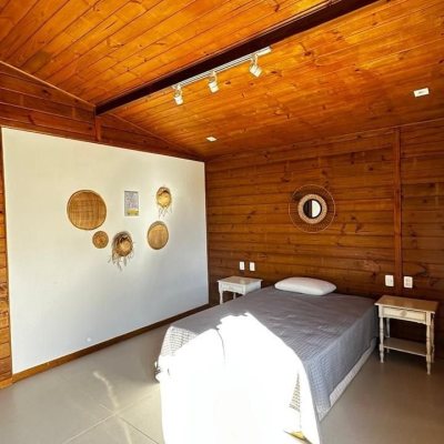 Casa Residencial com 125m², 4 quartos, 5 garagens, no bairro Barra Da Lagoa em Florianópolis