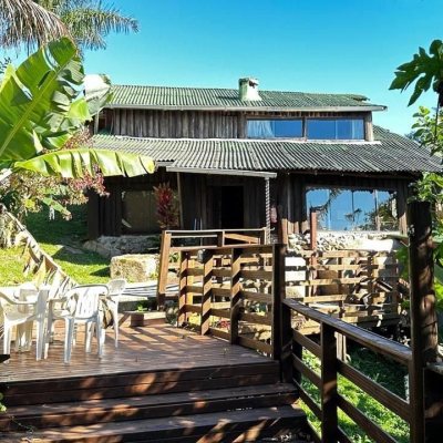 Casa Residencial com 125m², 4 quartos, 5 garagens, no bairro Barra Da Lagoa em Florianópolis