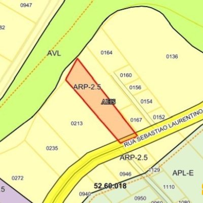 Casa Residencial com 290m², 8 quartos, 2 suítes, 10 garagens, no bairro Córrego Grande em Florianópolis