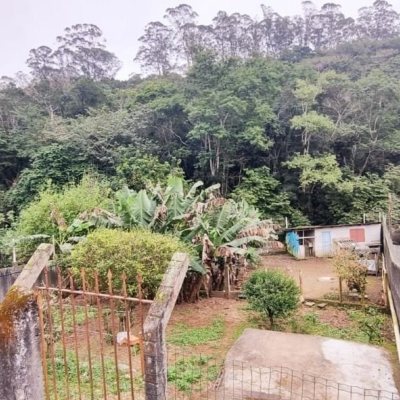 Casa Residencial com 290m², 8 quartos, 2 suítes, 10 garagens, no bairro Córrego Grande em Florianópolis