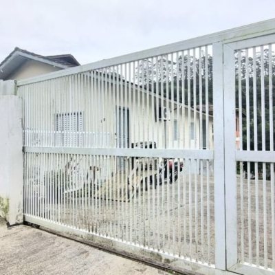 Casa Residencial com 290m², 8 quartos, 2 suítes, 10 garagens, no bairro Córrego Grande em Florianópolis