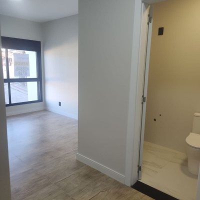 Casa Residencial com 184m², 3 quartos, 3 suítes, 2 garagens, no bairro Trindade em Florianópolis