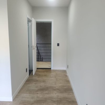 Casa Residencial com 184m², 3 quartos, 3 suítes, 2 garagens, no bairro Trindade em Florianópolis