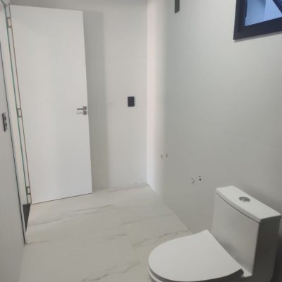 Casa Residencial com 184m², 3 quartos, 3 suítes, 2 garagens, no bairro Trindade em Florianópolis