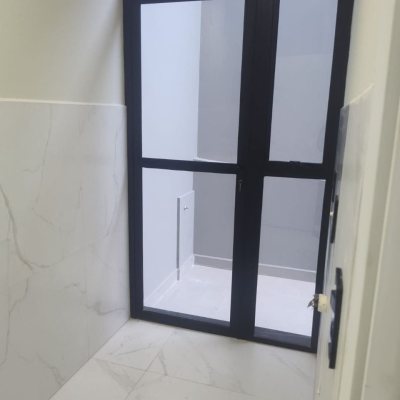 Casa Residencial com 184m², 3 quartos, 3 suítes, 2 garagens, no bairro Trindade em Florianópolis