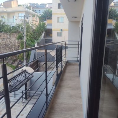 Casa Residencial com 184m², 3 quartos, 3 suítes, 2 garagens, no bairro Trindade em Florianópolis