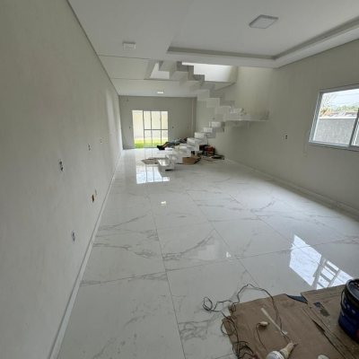 Casa Residencial com 170m², 3 quartos, 1 suíte, 4 garagens, no bairro Ingleses do Rio Vermelho em Florianópolis