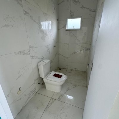 Casa Residencial com 170m², 3 quartos, 1 suíte, 4 garagens, no bairro Ingleses do Rio Vermelho em Florianópolis