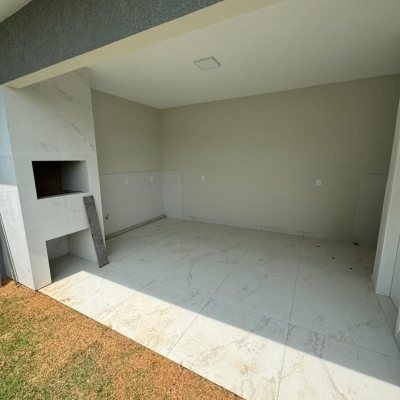 Casa Residencial com 170m², 3 quartos, 1 suíte, 4 garagens, no bairro Ingleses do Rio Vermelho em Florianópolis
