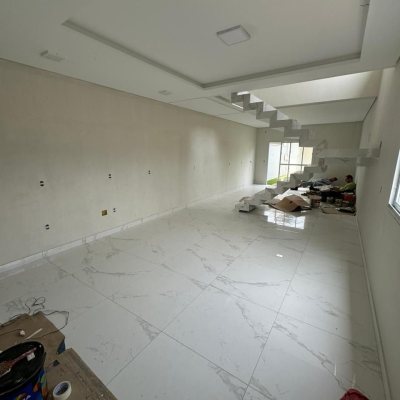 Casa Residencial com 170m², 3 quartos, 1 suíte, 4 garagens, no bairro Ingleses do Rio Vermelho em Florianópolis