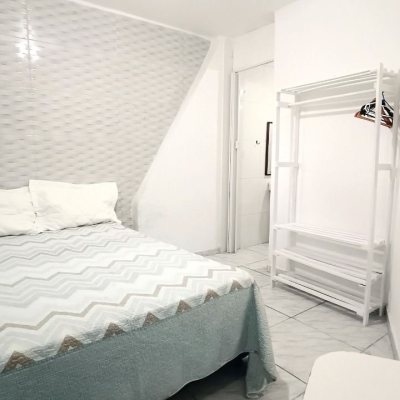 Casa Residencial com 490m², 14 quartos, 1 suíte, 2 garagens, no bairro Canasvieiras em Florianópolis