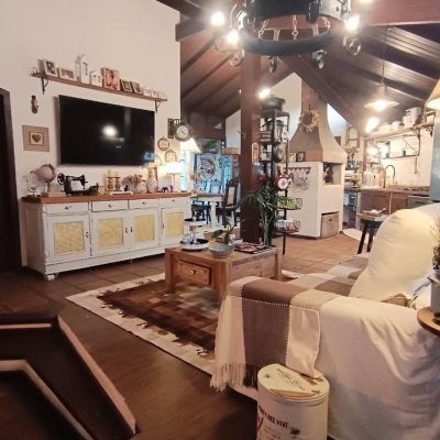 Casa Residencial com 490m², 14 quartos, 1 suíte, 2 garagens, no bairro Canasvieiras em Florianópolis