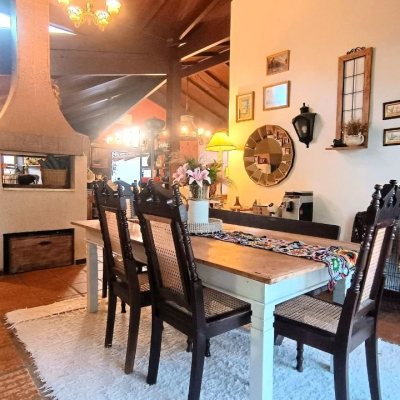 Casa Residencial com 490m², 14 quartos, 1 suíte, 2 garagens, no bairro Canasvieiras em Florianópolis