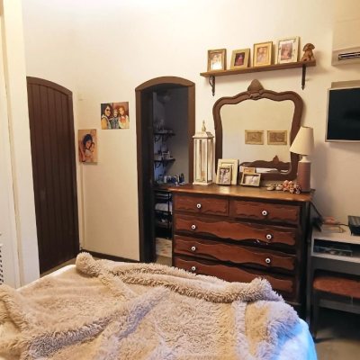 Casa Residencial com 490m², 14 quartos, 1 suíte, 2 garagens, no bairro Canasvieiras em Florianópolis