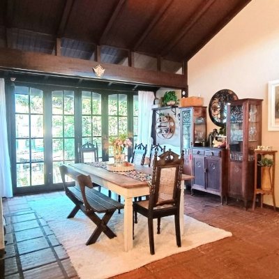 Casa Residencial com 490m², 14 quartos, 1 suíte, 2 garagens, no bairro Canasvieiras em Florianópolis
