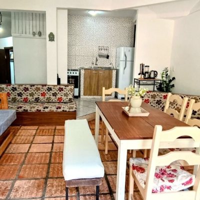 Casa Residencial com 490m², 14 quartos, 1 suíte, 2 garagens, no bairro Canasvieiras em Florianópolis