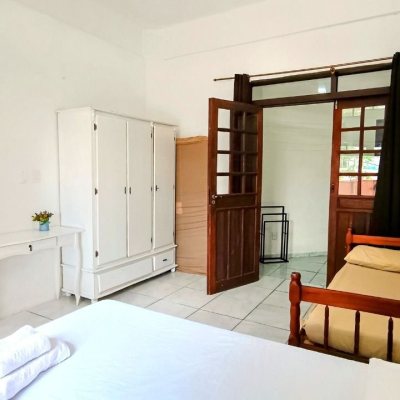 Casa Residencial com 490m², 14 quartos, 1 suíte, 2 garagens, no bairro Canasvieiras em Florianópolis