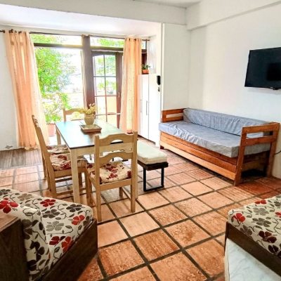 Casa Residencial com 490m², 14 quartos, 1 suíte, 2 garagens, no bairro Canasvieiras em Florianópolis