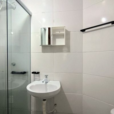 Casa Residencial com 490m², 14 quartos, 1 suíte, 2 garagens, no bairro Canasvieiras em Florianópolis