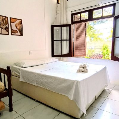 Casa Residencial com 490m², 14 quartos, 1 suíte, 2 garagens, no bairro Canasvieiras em Florianópolis