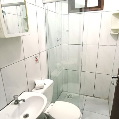 Casa Residencial com 490m², 14 quartos, 1 suíte, 2 garagens, no bairro Canasvieiras em Florianópolis