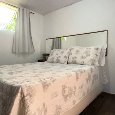 Casa Residencial com 490m², 14 quartos, 1 suíte, 2 garagens, no bairro Canasvieiras em Florianópolis