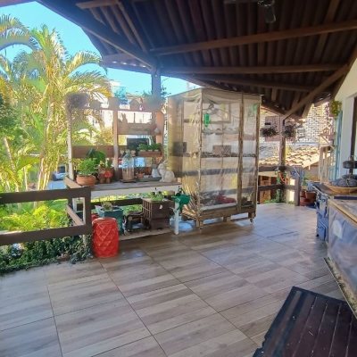 Casa Residencial com 490m², 14 quartos, 1 suíte, 2 garagens, no bairro Canasvieiras em Florianópolis