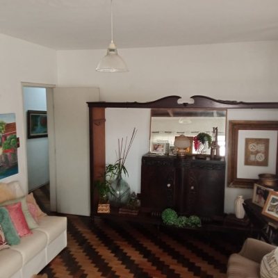 Casa Residencial com 150m², 3 quartos, 1 suíte, 4 garagens, no bairro São Luiz em São José