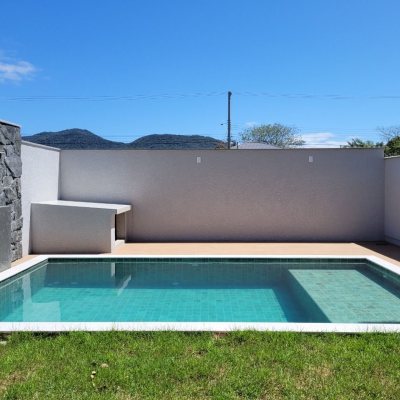 Casa Residencial com 157m², 3 quartos, 3 suítes, 2 garagens, no bairro Ingleses do Rio Vermelho em Florianópolis