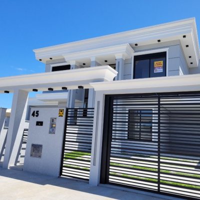 Casa Residencial com 157m², 3 quartos, 3 suítes, 2 garagens, no bairro Ingleses do Rio Vermelho em Florianópolis