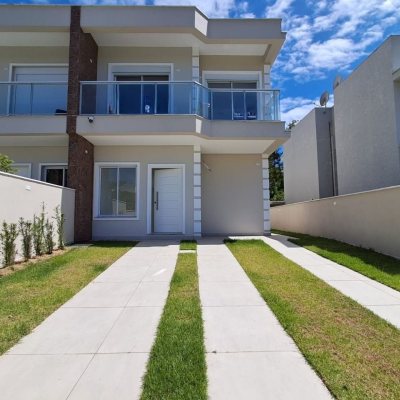 Casa Residencial com 181m², 4 quartos (sendo 4 suítes), 2 garagens, no bairro Ingleses em Florianópolis