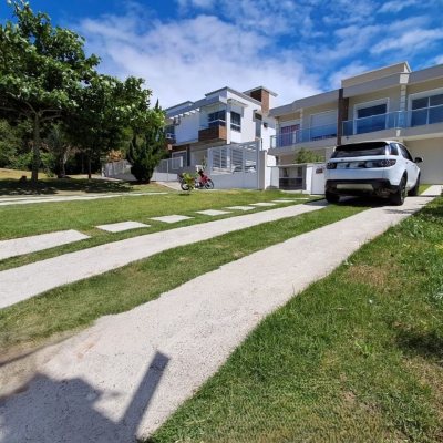 Casa Residencial com 181m², 4 quartos (sendo 4 suítes), 2 garagens, no bairro Ingleses em Florianópolis
