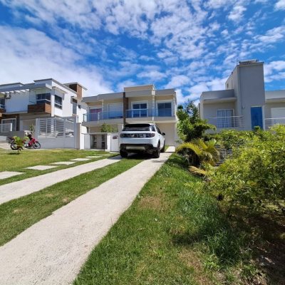 Casa Residencial com 181m², 4 quartos (sendo 4 suítes), 2 garagens, no bairro Ingleses em Florianópolis