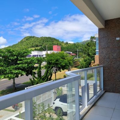 Casa Residencial com 181m², 4 quartos (sendo 4 suítes), 2 garagens, no bairro Ingleses em Florianópolis