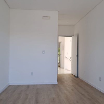 Casa Residencial com 181m², 4 quartos (sendo 4 suítes), 2 garagens, no bairro Ingleses em Florianópolis