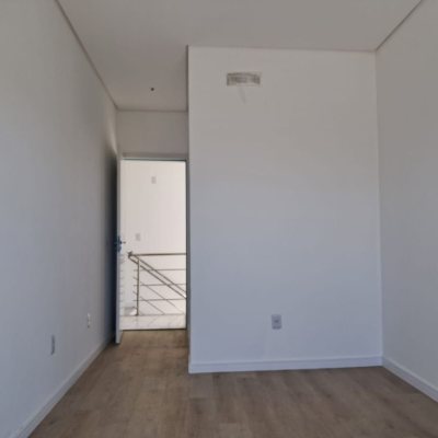 Casa Residencial com 181m², 4 quartos (sendo 4 suítes), 2 garagens, no bairro Ingleses em Florianópolis
