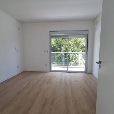 Casa Residencial com 181m², 4 quartos (sendo 4 suítes), 2 garagens, no bairro Ingleses em Florianópolis