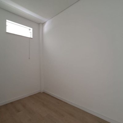 Casa Residencial com 181m², 4 quartos (sendo 4 suítes), 2 garagens, no bairro Ingleses em Florianópolis