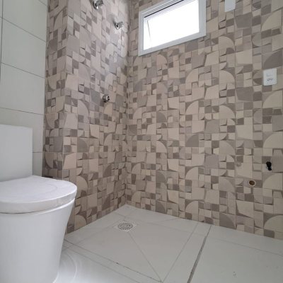 Casa Residencial com 181m², 4 quartos (sendo 4 suítes), 2 garagens, no bairro Ingleses em Florianópolis