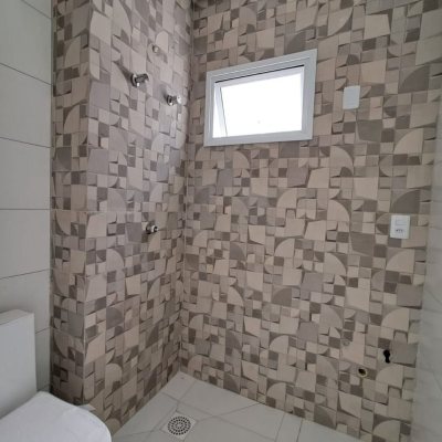 Casa Residencial com 181m², 4 quartos (sendo 4 suítes), 2 garagens, no bairro Ingleses em Florianópolis