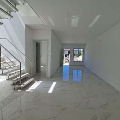 Casa Residencial com 181m², 4 quartos (sendo 4 suítes), 2 garagens, no bairro Ingleses em Florianópolis