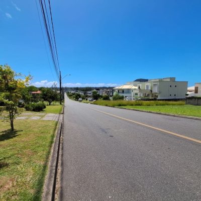 Casa Residencial com 181m², 4 quartos (sendo 4 suítes), 2 garagens, no bairro Ingleses em Florianópolis